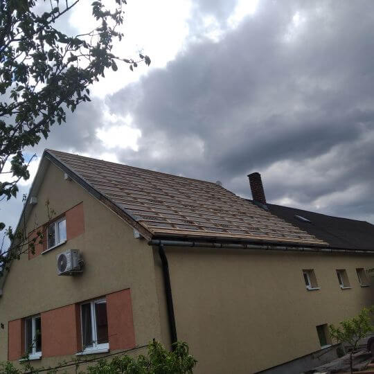 Rekonštrukcia strechy v obci Vinné